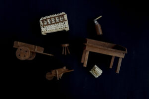 Mobili in legno in miniatura