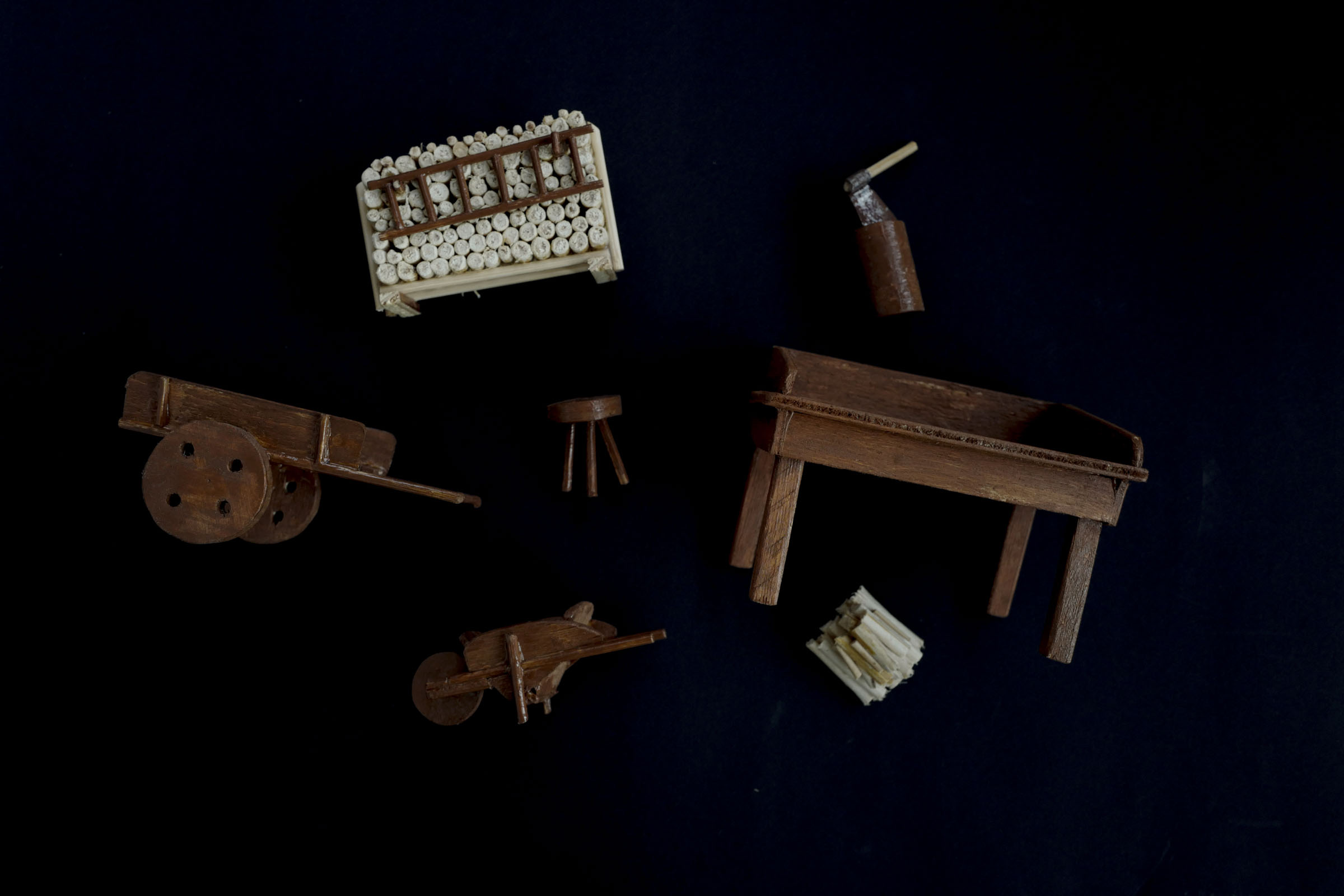 Mobili in legno in miniatura