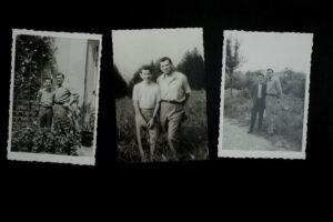 Tre vecchie fotografie mostrano ognuna padre e figlio.